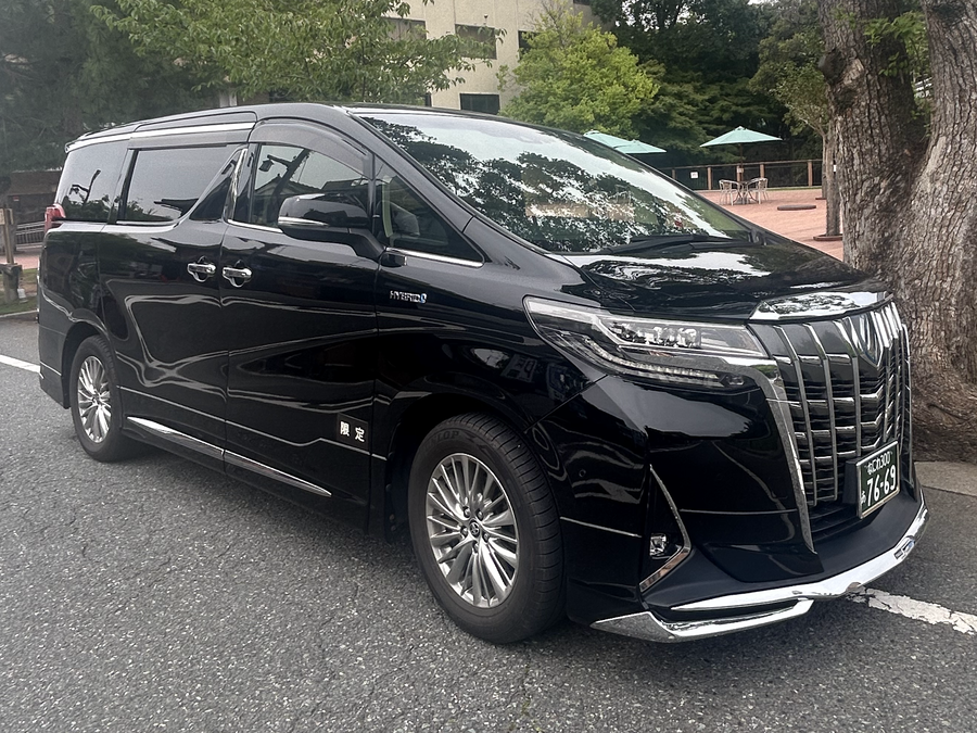 Picture of Toyota Alphard van